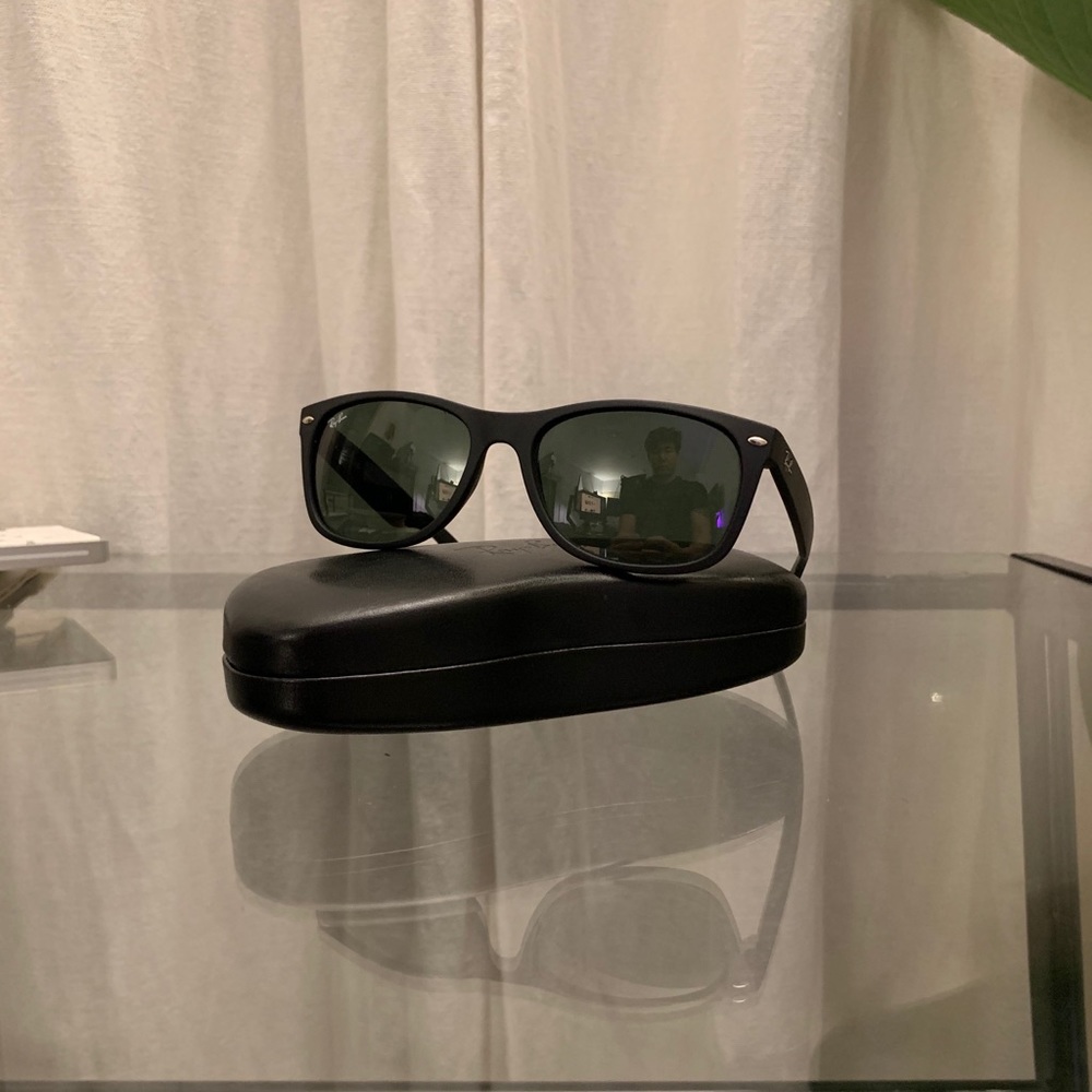 Ray-Ban New Wayfarer Classic - Black (RB 2132)